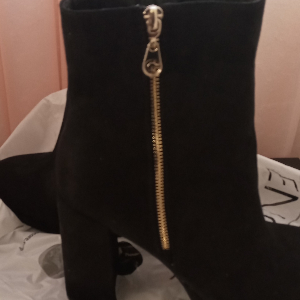 Guess Black Heeled Boots with Gold Zipper - Picture 6 of 6
